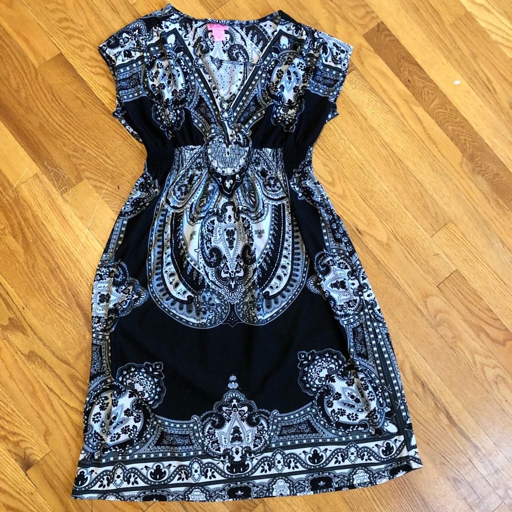 Black and white V neck dress